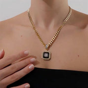 Mineli Tektaş Charm