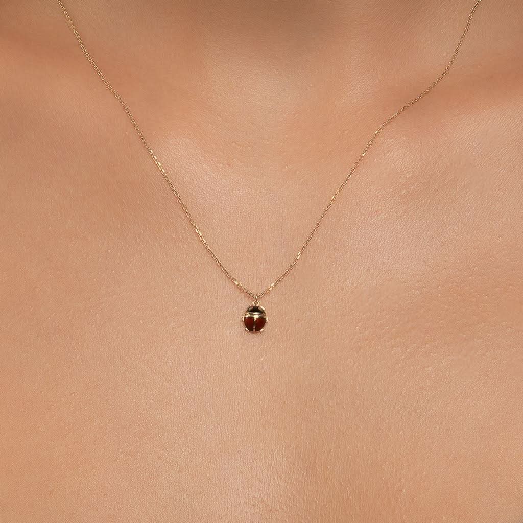 Mineli Uğur Böceği Altın Kolye