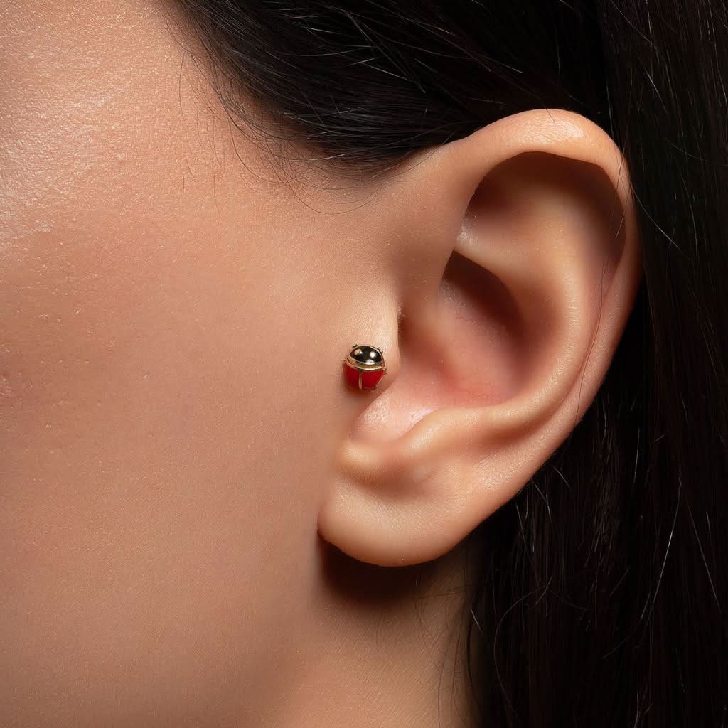 mineli-ugur-bocegi-altin-piercing-170619.jpg