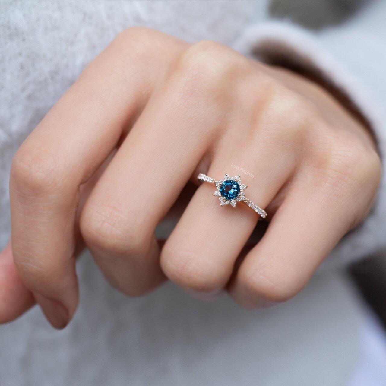 Vintage Tasarım Kar Tanesi London Blue & Pırlanta Yüzük