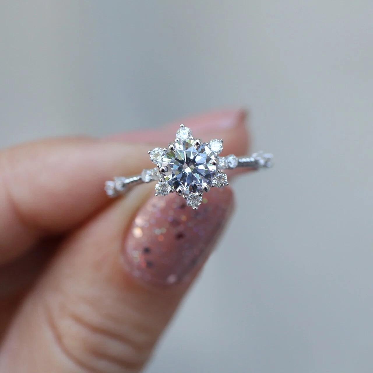 Özel Tasarım Kar Tanesi Pırlanta & Beyaz Topaz Yüzük