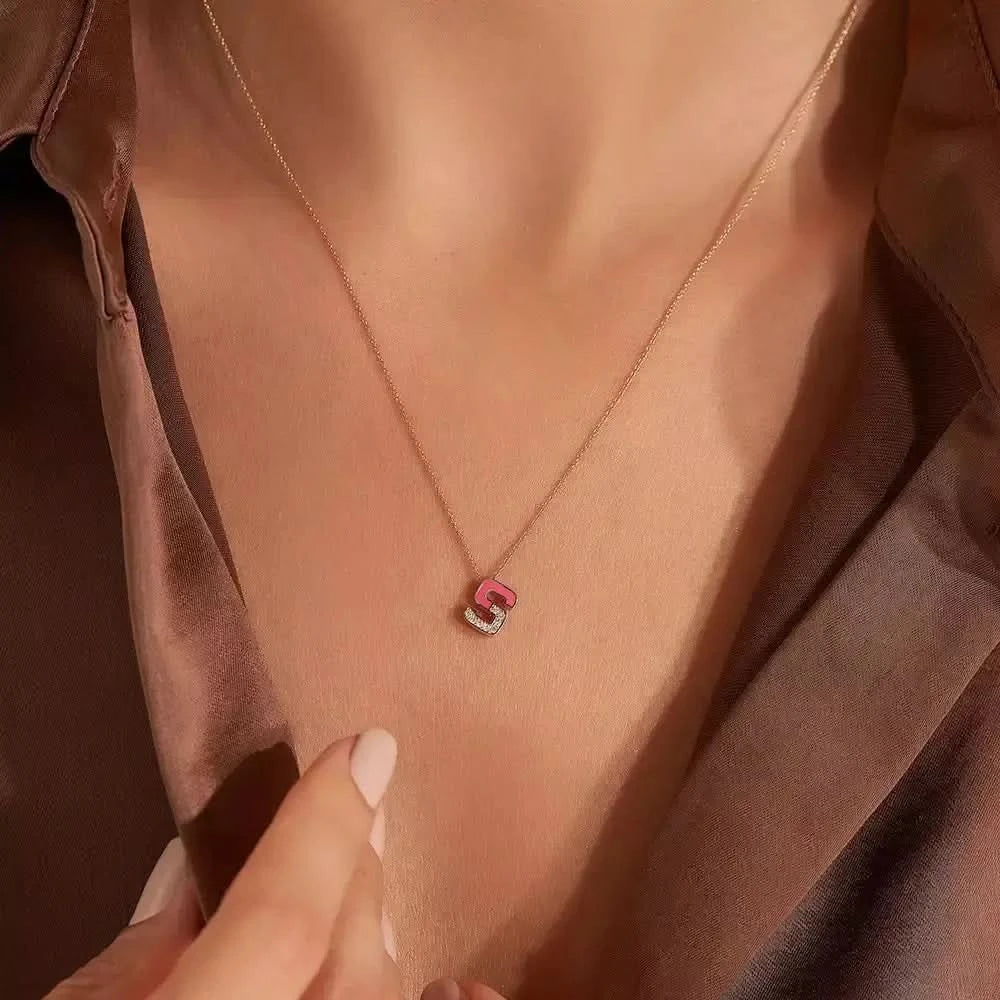 S Harf Pırlanta Taşlı ve Pembe Mineli Rose Altın Kolye