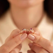 Micra 0.14 CT Red Safir ve Baget Pırlanta Taşlı Yüzük