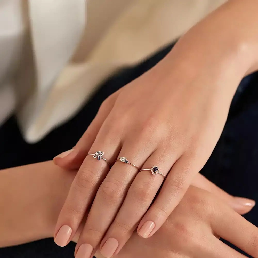 Micra 0.22 CT Blue Safir ve Baget Pırlanta Taşlı Beyaz Altın Yüzük