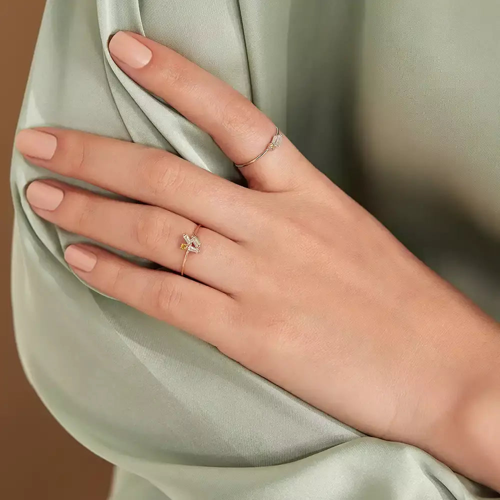 Seed 0.23 CT Yellow Safir ve Baget Pırlanta Taşlı Yüzük