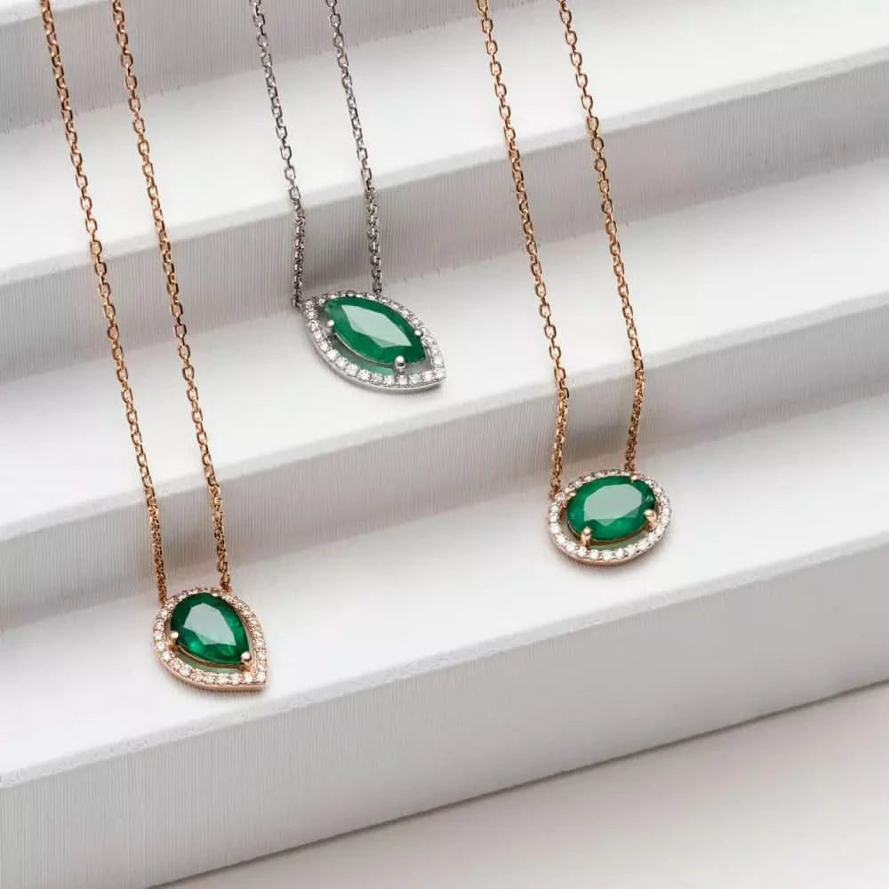 Shuttle Markiz Kesim Zümrüt ve Pırlanta Taşlı Beyaz Altın Kolye