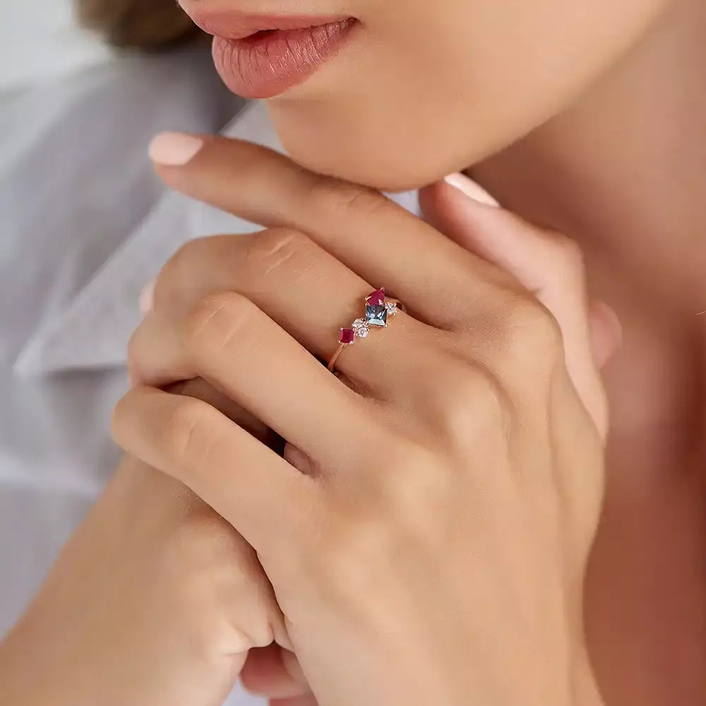 Candy 0.97 CT Yakut ve Multicolor Safir Taşlı Rose Altın Yüzük