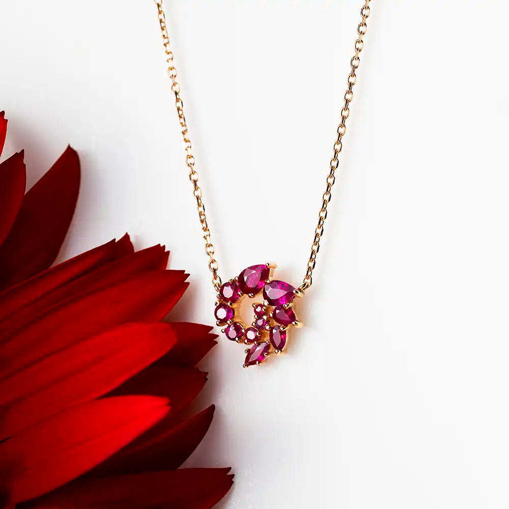 Sophia 0.75 CT Yakut Taşlı Rose Altın Kolye