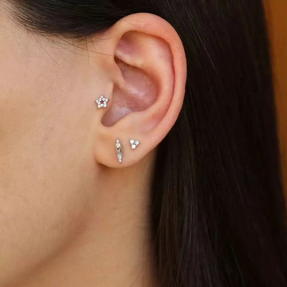 Triangle Pırlanta Taşlı Beyaz Altın Tek Küpe