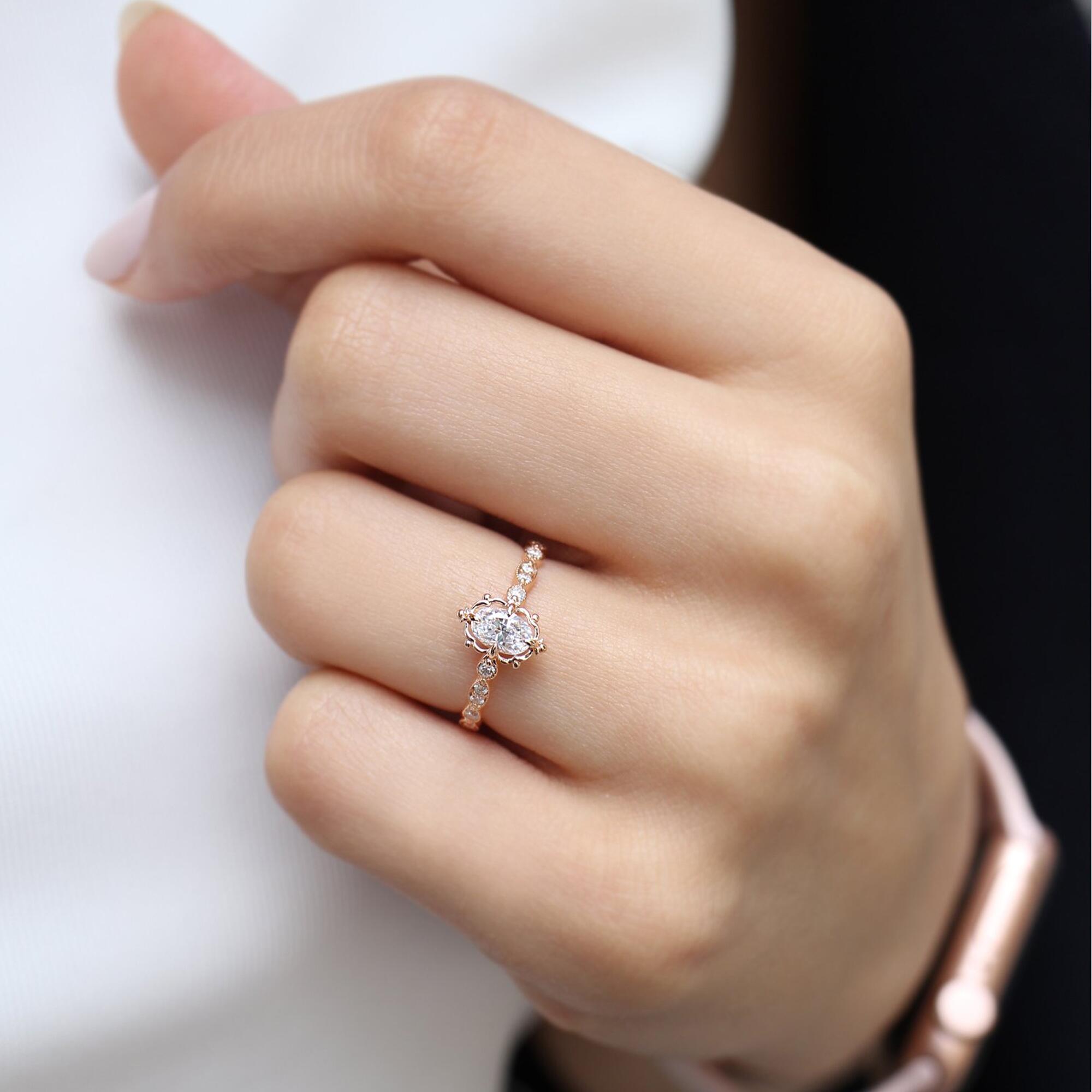 Vintage Aria Beyaz Topaz & Pırlanta Yüzük