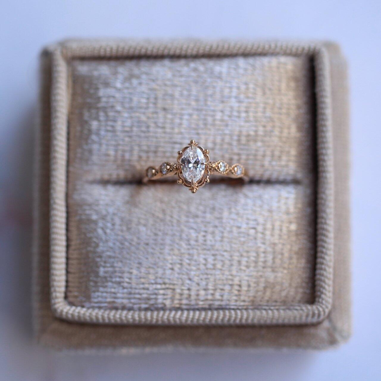 Vintage Aria Beyaz Topaz & Pırlanta Yüzük