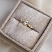 Vintage Aria Beyaz Topaz & Pırlanta Yüzük