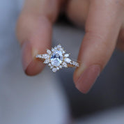 Vintage Kenar Taşlı Artemis Beyaz Topaz & Pırlanta Yüzük