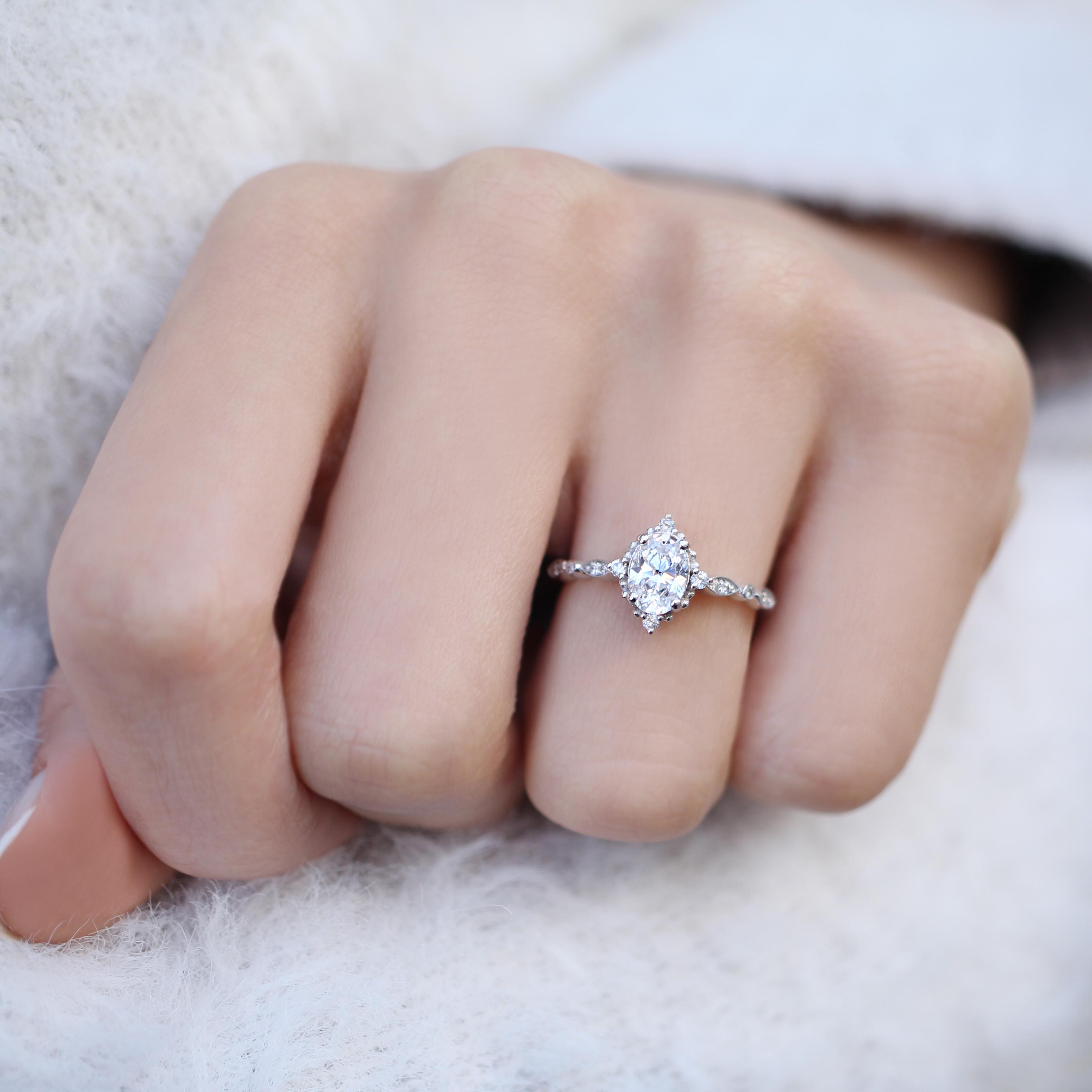 Vintage Mini Selius Beyaz Topaz & Pırlanta Tasarım Yüzük