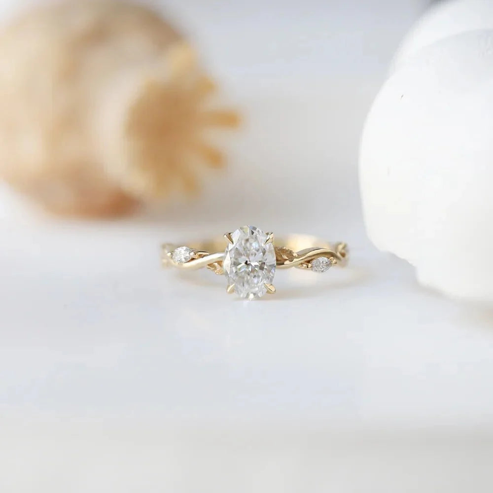 Vintage Oval Vinea Beyaz Topaz & Pırlanta Yüzük
