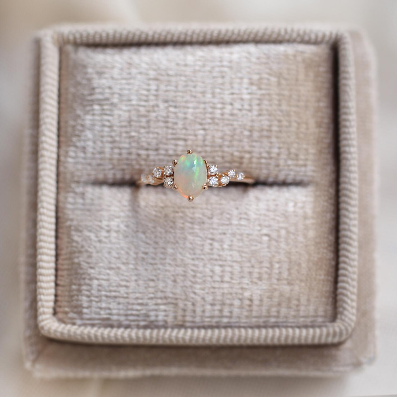 Vintage Özel Tasarım Asimetri Opal & Pırlanta Yüzük