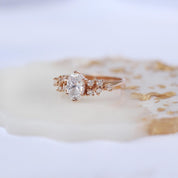 Özel Tasarım Asimetri Pırlanta & Beyaz Topaz Yüzük