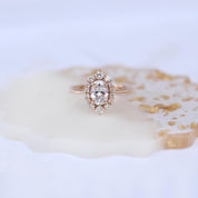 Vintage Özel Tasarım Beyaz Topaz & Pırlanta Yüzük