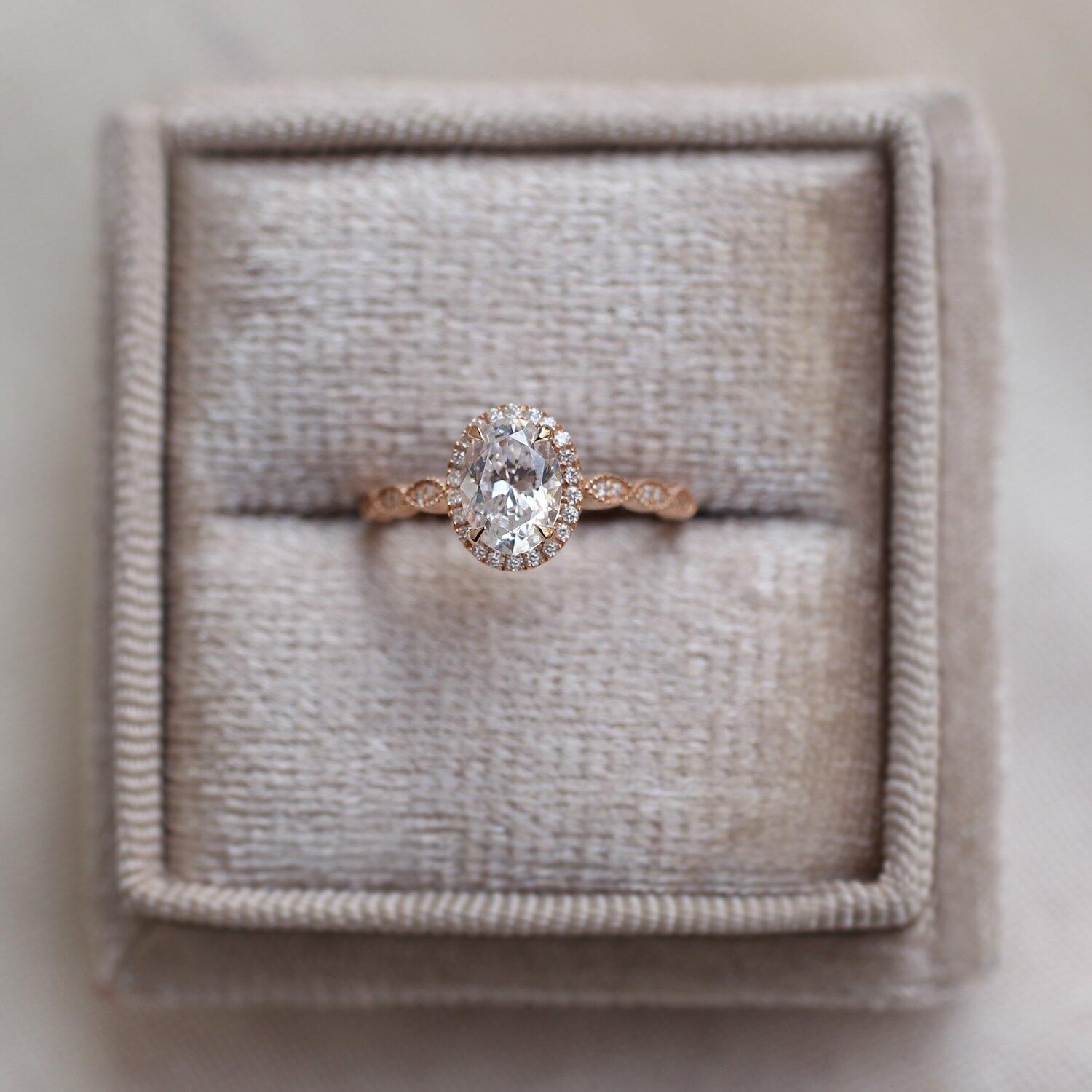 Vintage Tasarım Beyaz Topaz & Pırlanta Yüzük